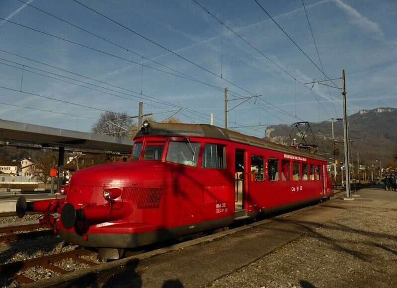 Der Rote Pfeil unterwegs in Oensingen © Bahnreisen Sutter