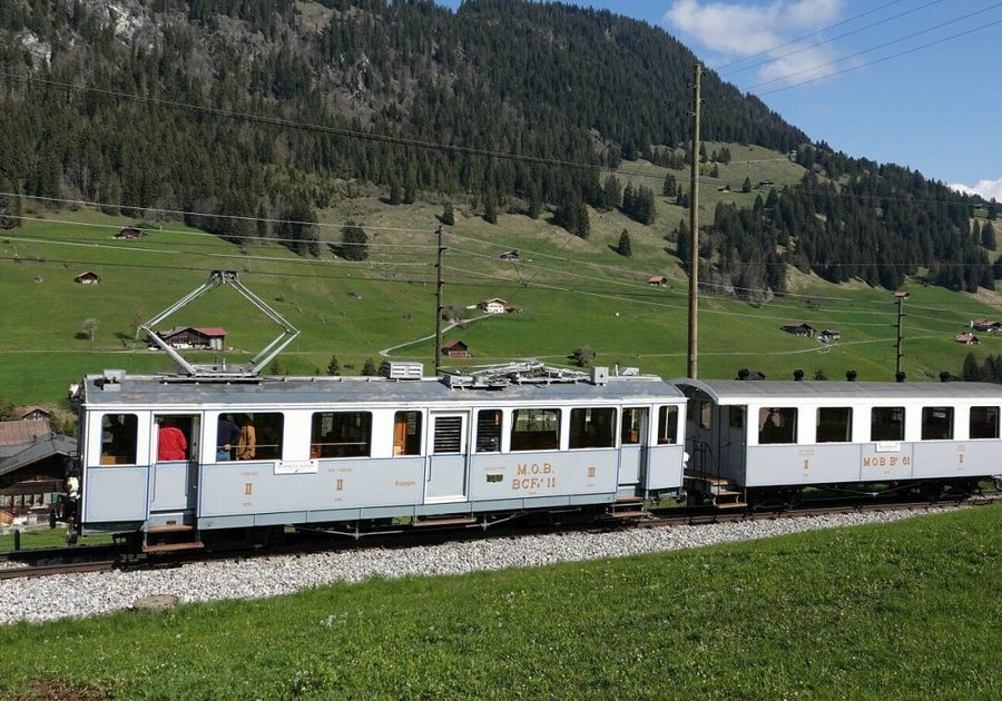 Triebwagen Nummer 11 Montreaux-Oberland-Bahn